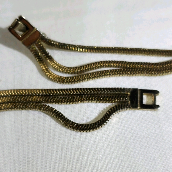 Monet costume jewelry gold necklace - Picture 3 of 6